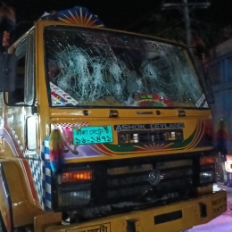 রামগতিতে আগের দিন হুমকি পরেরদিন জনসভায় আসা গাড়িতে হামলা 
