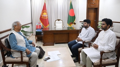 আসিফ ও মাহফুজের পদত্যাগপত্র গ্রহণ করেছেন প্রধান উপদেষ্টা    