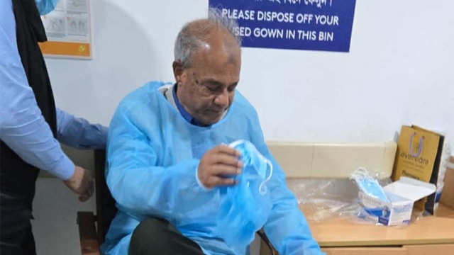 হাসপাতালে খালেদা জিয়ার খোঁজ নিতে গেলেন স্বরাষ্ট্র উপদেষ্টা    