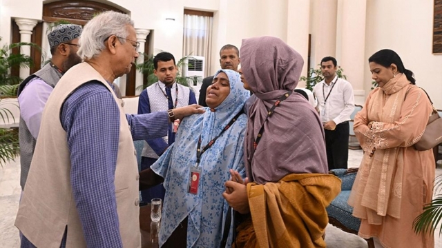  হাদির পরিবারের সঙ্গে প্রধান উপদেষ্টার সাক্ষাৎ 