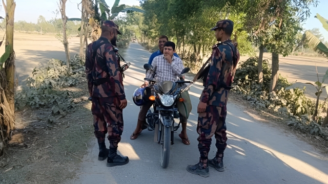 সীমান্তে অবৈধ অনুপ্রবেশ রোধে লালমনিরহাট ব্যাটালিয়ন (১৫ বিজিবি)-এর বিশেষ অভিযান
