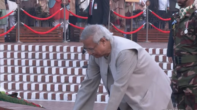 মহান বিজয় দিবসে জাতীয় স্মৃতিসৌধে প্রধান উপদেষ্টার শ্রদ্ধা নিবেদন 