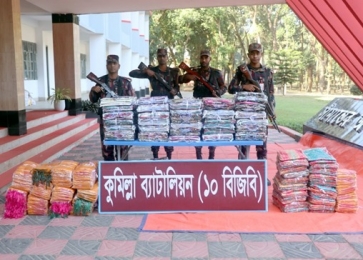 কুমিল্লা সীমান্তে বিজিবির অভিযান: ৬২ লাখ টাকার ভারতীয় শাড়ি জব্দ