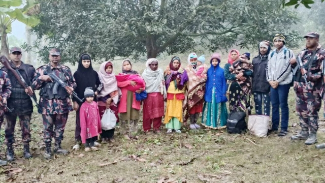 চাঁপাইনবাবগঞ্জ সীমান্তে অবৈধ অনুপ্রবেশ, আটক ২৭ 