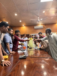 তেঁতুলিয়ায় ১৪৭ অসহায় মানুষের মাঝে প্রধানমন্ত্রীর মানবিক সহায়তা বিতরণ