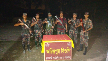 ফুলবাড়ী ব্যাটালিয়নের তৎপরতায় ভেস্তে গেল মাদক চোরাচালানের অপচেষ্টা