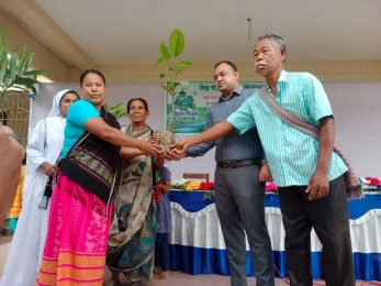 বিশ্ব পরিবেশ দিবস উপলক্ষে বকশীগঞ্জে কারিতাসের উদ্যোগে চারা বিতরণ