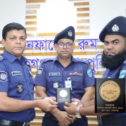 ৭ম বারের মতো জেলার শ্রেষ্ঠ এএসআই  নির্বাচিত হয়ে সম্মানসূচক পেয়েছেন সিংগাইর থানার শরীফ হোসাইন। 