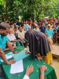 সিরাজগঞ্জে গভীর রাতে নারীর ঘরে আটক ইমাম, সমঝোতার পর ১০ লাখ টাকা কাবিনে বিয়ে
