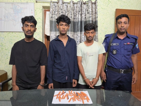 কুমিল্লা ঈদগাহ মাঠ এলাকা থেকে ২০০ পিস ট্যাপেন্টাডলসহ তিন মাদক কারবারি গ্রেপ্তার