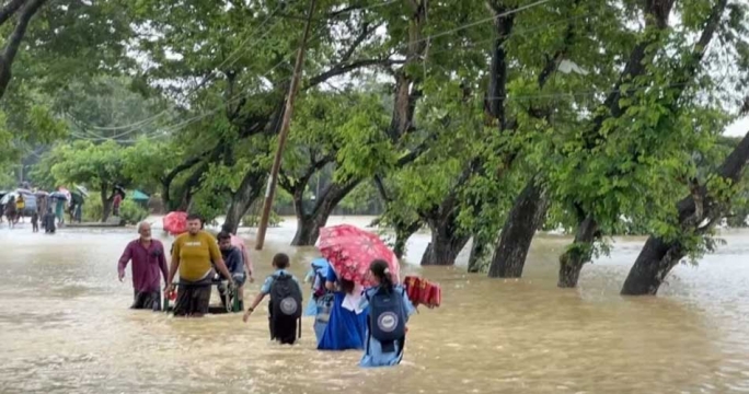 টানা বৃষ্টিতে খাগড়াছড়ির সড়ক তলিয়ে গেছে, সাজেকে আটকা ৫ শতাধিক পর্যটক