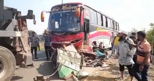 ফরিদপুরে বাসচাপায় প্রাণ গেল ৪ জনের