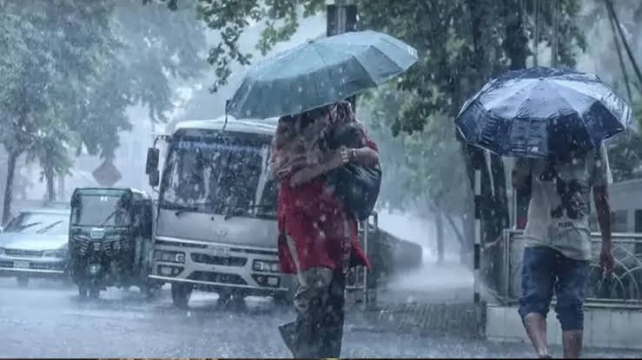 ৬ বিভাগে ভারী বৃষ্টির আভাস, নদীবন্দরে সতর্ক সংকেত