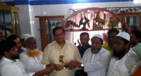 বোর্ডবাজার মসজিদের টাকা আত্মসাতের অভিযোগ আ.লীগ নেতা মজিবুর খানের বিরুদ্ধে