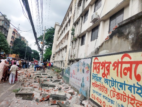 মিরপুরে টিসিবির লাইনে মর্মান্তিক দুর্ঘটনা, দেয়াল ধসে নিহত ২
