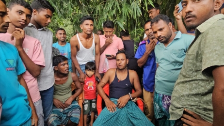 পঞ্চগড়ে বাংলাদেশি বৃদ্ধকে বিএসএফ ধরে নেওয়ার অভিযোগে, ভারতীয় নাগরিক আটক করলেন স্থানীয়রা। 