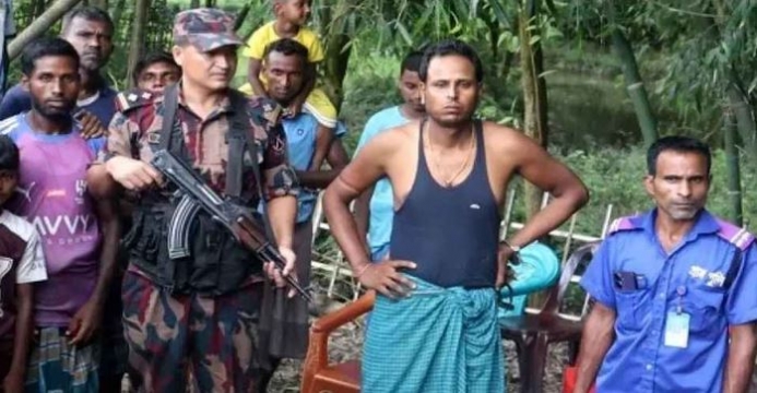 বাংলাদেশিকে বিএসএফ ধরে নেওয়ার পর ভারতীয় নাগরিককে আটক করল গ্রামবাসী