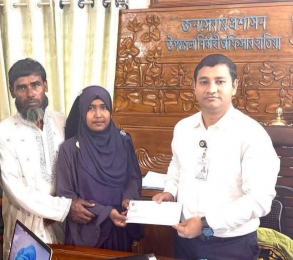 দুঃখ-কষ্ট পেরিয়ে তাসফিয়ার জিপিএ-৫, পাশে দাঁড়াল উপজেলা প্রশাসন