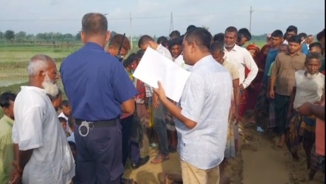 ক্ষেতলালে কাদামাখা অবস্থায় পড়ে ছিলেন দুজন, একজনের মৃত্যু