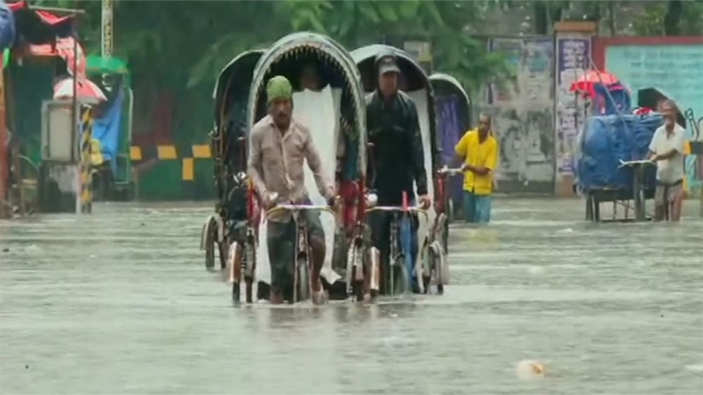 ভারী বৃষ্টিতে চট্টগ্রামে জলাবদ্ধতা, দুর্ভোগে নগরবাসী