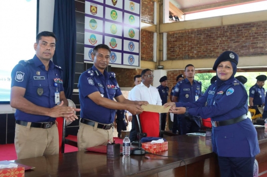 মীরসরাইয়ে বিপুল পরিমাণ মাদক উদ্ধার: বিশেষ সম্মাননা পেলেন ওসি ফরিদা ইয়াসমিন