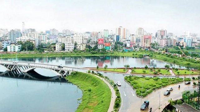 ঢাকার বাতাসে আজ স্বস্তির চমক, বায়ুমান ‘মাঝারি’