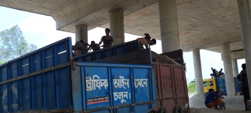 জরিমানার পরও বন্ধ হয় না অবৈধ লোড-আনলোড, ঝাউলে প্রশাসনের ভূমিকা নিয়ে প্রশ্ন