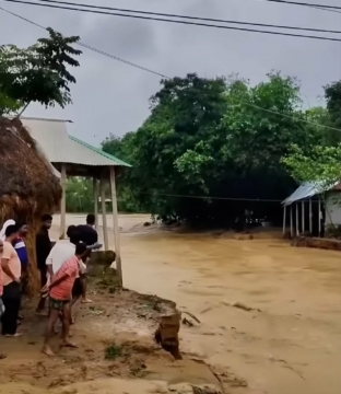 প্রাকৃতিক দুর্যোগের ঝুঁকি থেকে বাঁচতে মহারশি নদী খনন বা বালুমহাল চালুর দাবি গ্রামবাসীর