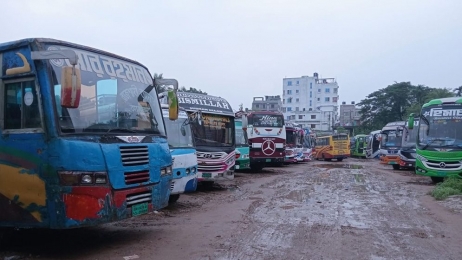 রাজশাহী থেকে ঢাকাসহ সব রুটে বাস চলাচল বন্ধ, ভোগান্তিতে যাত্রীরা