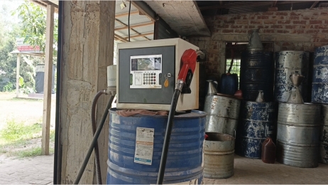 অনুমোদন নেই, তবু চলছে তেল বিক্রি
