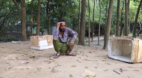 শ্রীবরদীতে পারিবারিক বিরোধে ঘর ভেঙে বিক্রির অভিযোগ