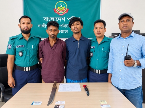 পূবাইলে  চাকু ও সুইচ গিয়ারসহ দুই যুবক গ্রেফতার