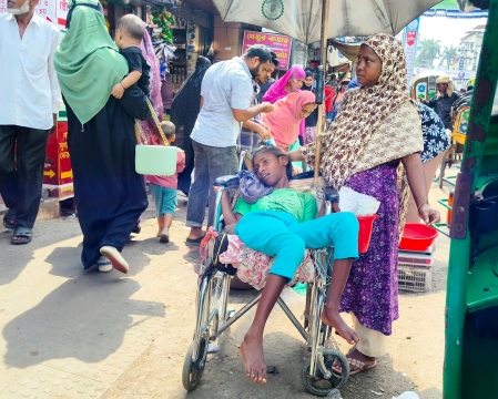 প্রতিবন্ধী শিশুর বঞ্চিত শৈশব