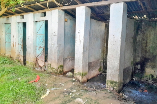 গণশৌচাগার সংকটে লালমনিরহাট শহর, দুর্ভোগে নারী- শিশু-বয়স্করা