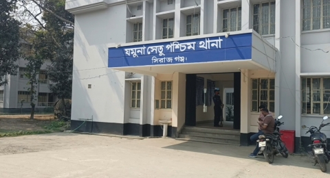সিরাজগঞ্জে যুবলীগের ঝটিকা মিছিলের পর চার পুলিশ সদস্য প্রত্যাহার